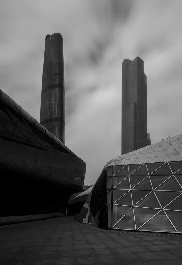 城市风光 · Nikon Z8, 14mm, f/1, 1/160s, ISO 64